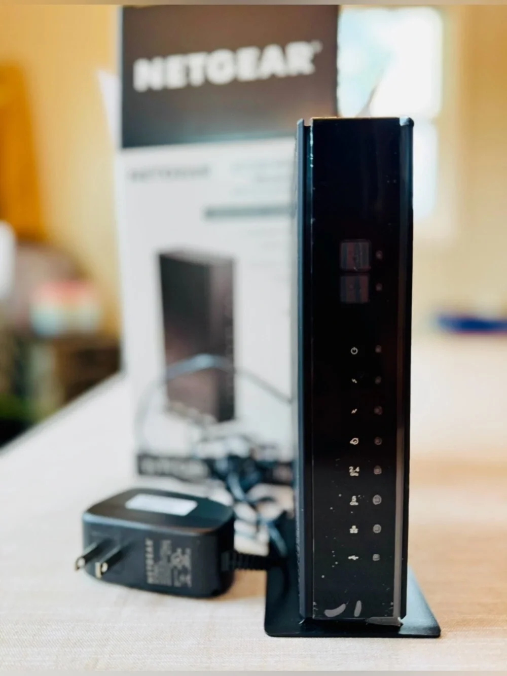 NETGEAR AC1200 WiFi Cable Modem Router - Picture 5 of 6